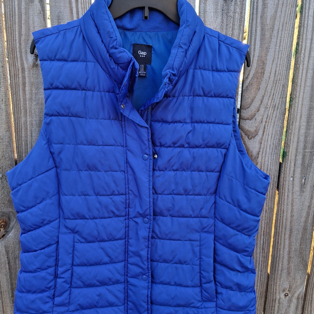 GAP Women's Vibrant Blue Puffer Vest